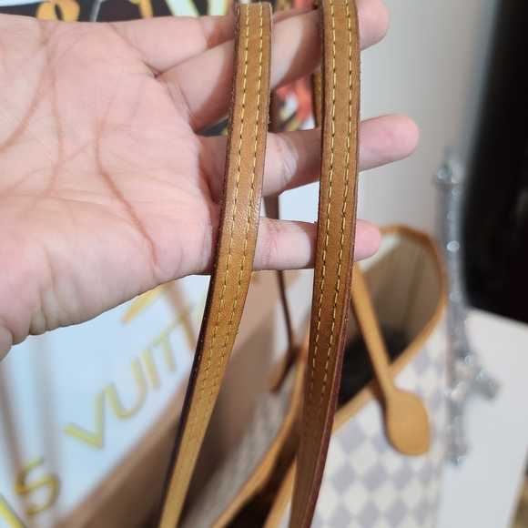 Louis Vuitton Neverfull MM - Picture 9 of 12